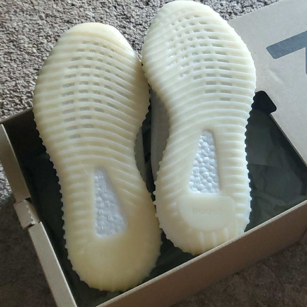 Yeezy Boost 350V2 - Picture 4 of 7